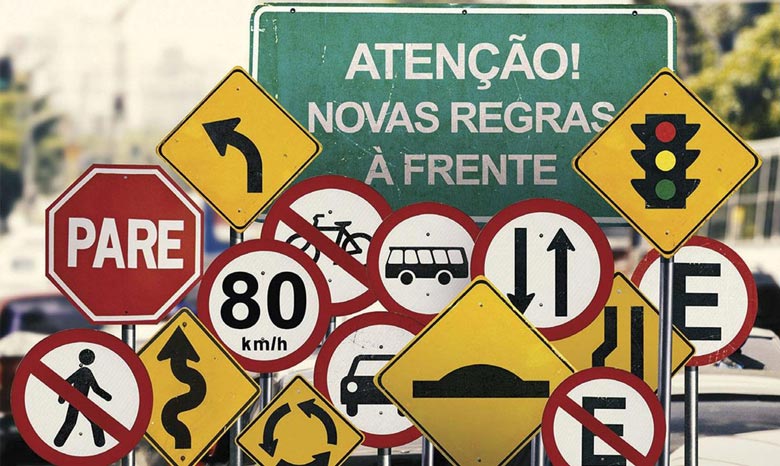 Diversas placas de sinalização de trânsito