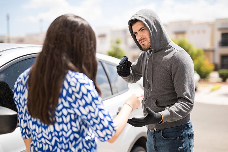 Assaltante rendendo motorista